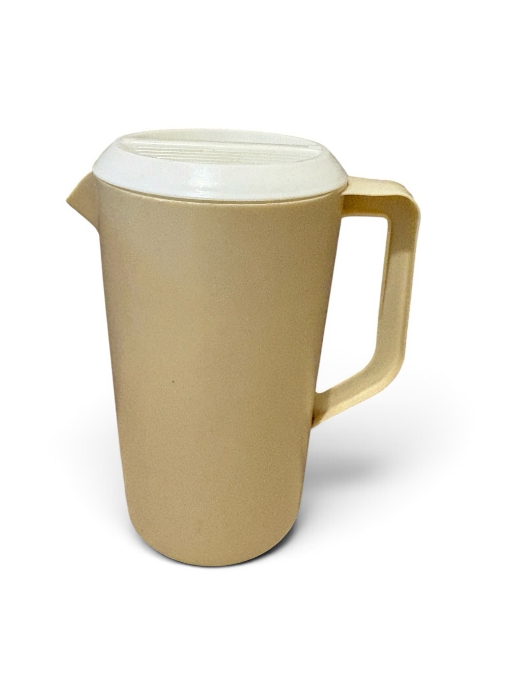 Vintage Rubbermaid Tan 2 1/4 Quart Pitcher with White Lid #2445